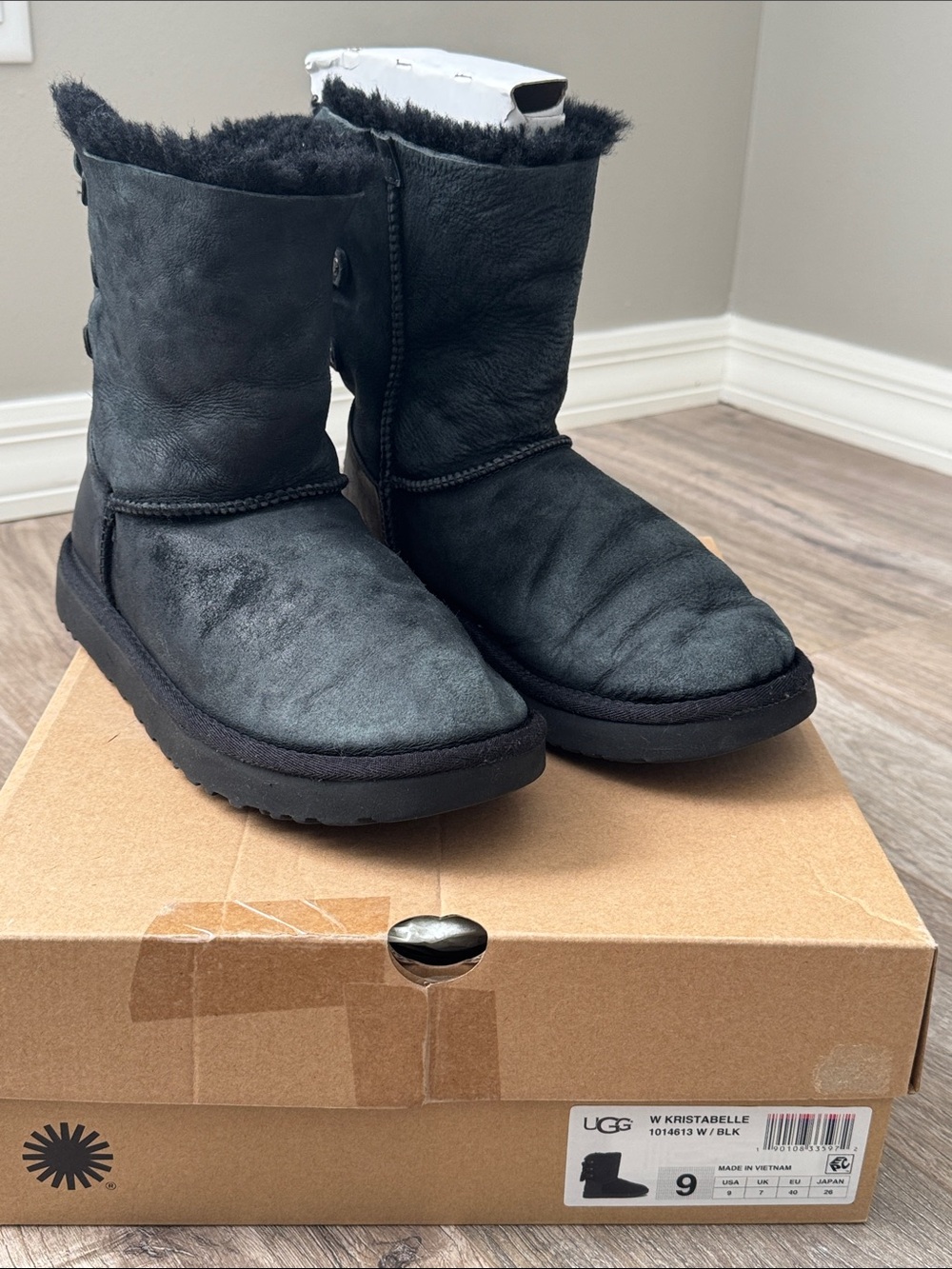 UGG W Kristabelle 1014613 Women’s Short Black Suede Shearling Boots Size 9
